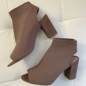Steve Madden Mauve Neutral Knit Heels